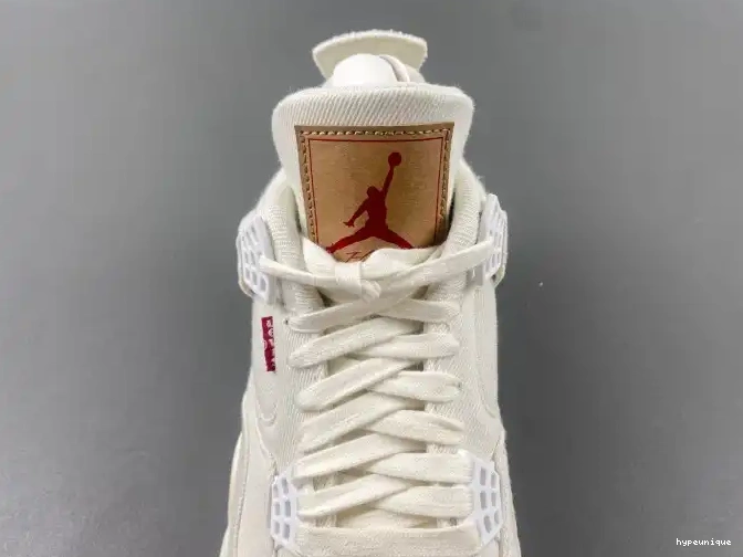 HYPE 'White' Air Jordan Levi's x 4 AO2571-100 0607